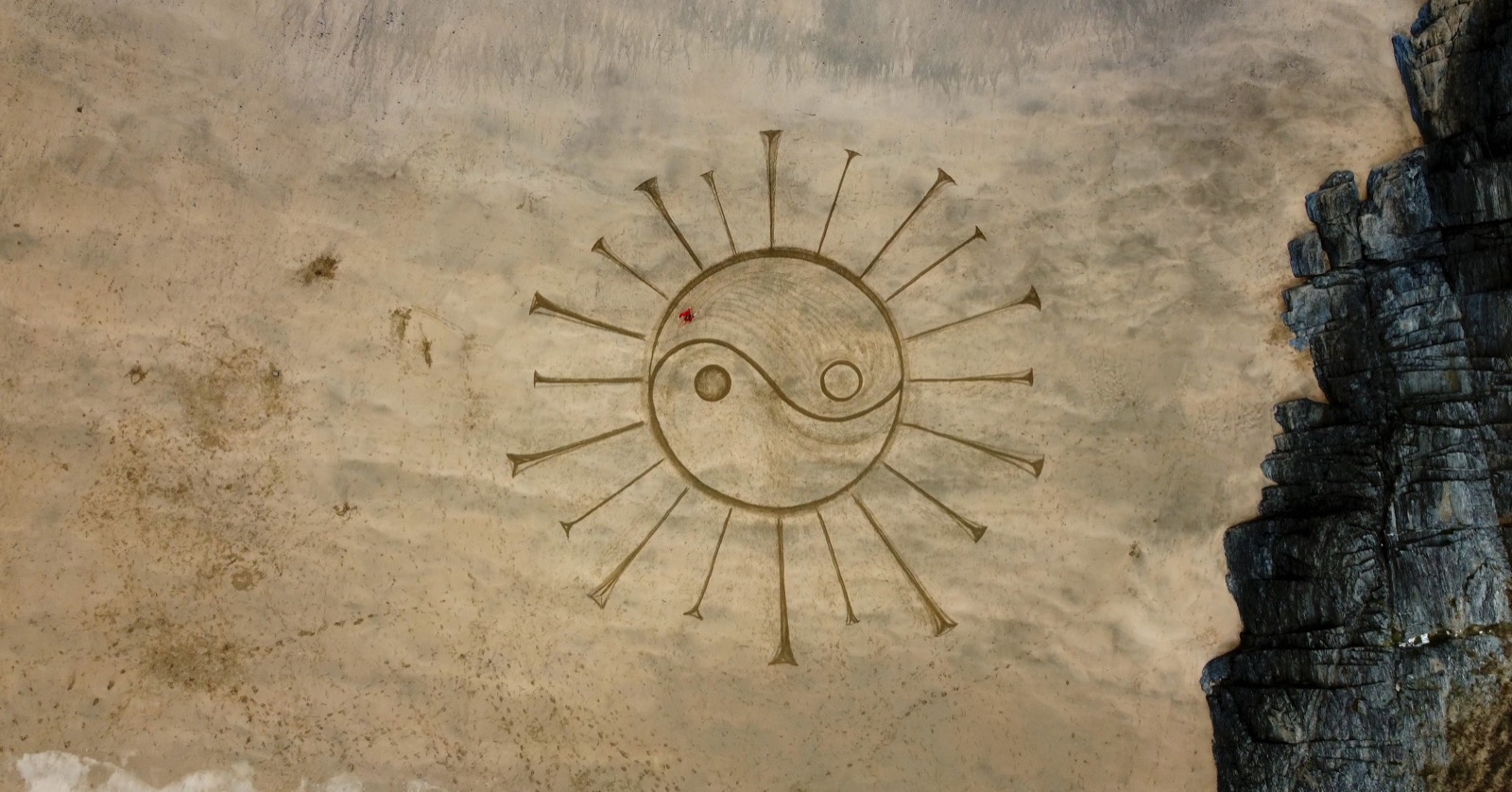 Land art on a beach by Rachel Shiamh
